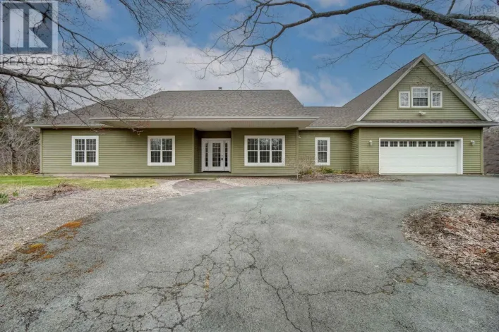 103 Sussex Drive, Stillwater Lake
