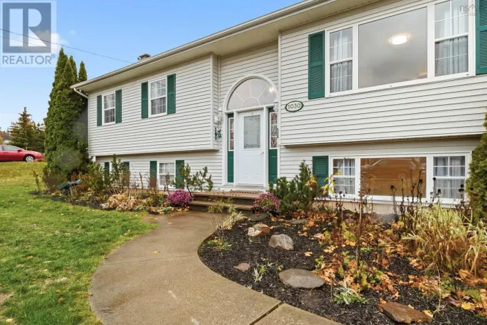 1030 Club Crescent, New Minas