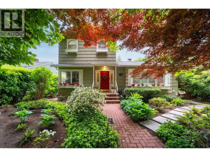 1030 MATHERS AVENUE, West Vancouver