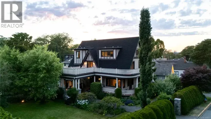 House for sale: 1030 St. Charles St, Victoria