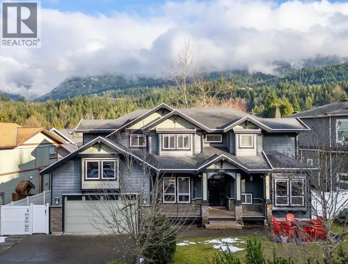 1031 JAY CRESCENT, Squamish