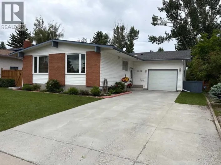 1032 Cantabrian Drive SW, Calgary