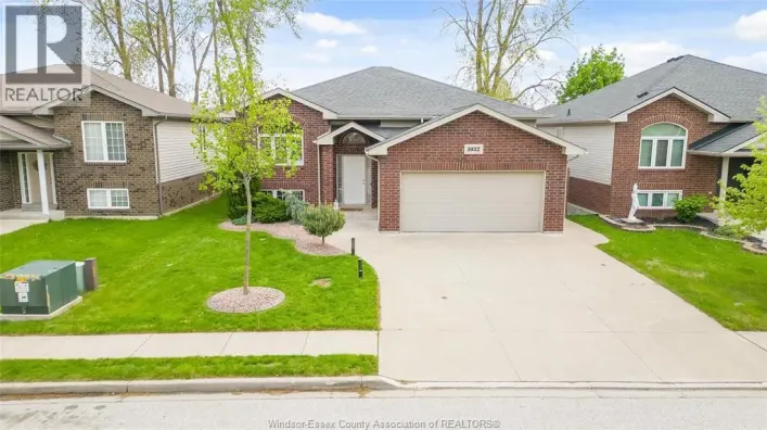 1032 FREDERICA AVENUE, Windsor