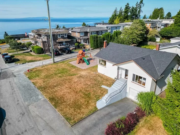 1033 CYPRESS STREET, White Rock