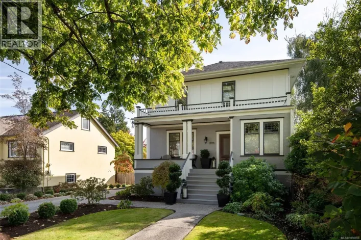 1033 Monterey Ave, Oak Bay