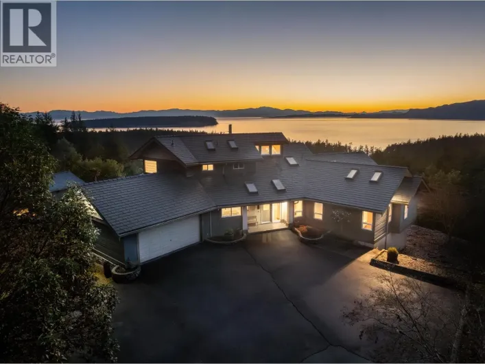 10339 SUNSHINE COAST HIGHWAY, Halfmoon Bay