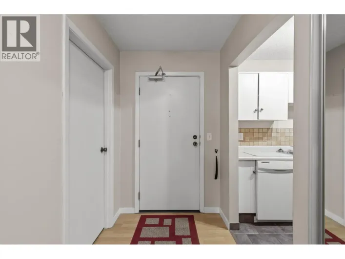 Apartment for sale: 1035 Bernard Avenue Unit# 108, Kelowna
