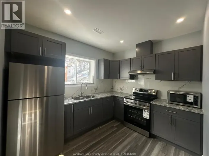 1035 CALIFORNIA AVENUE, Windsor