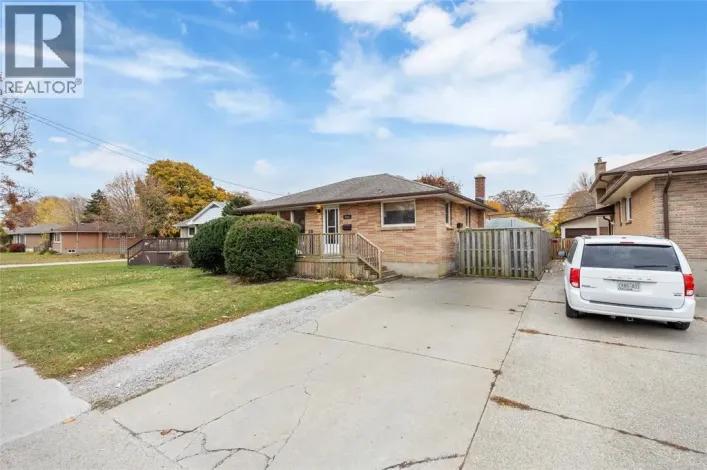 1035 WELLINGTON STREET, Sarnia