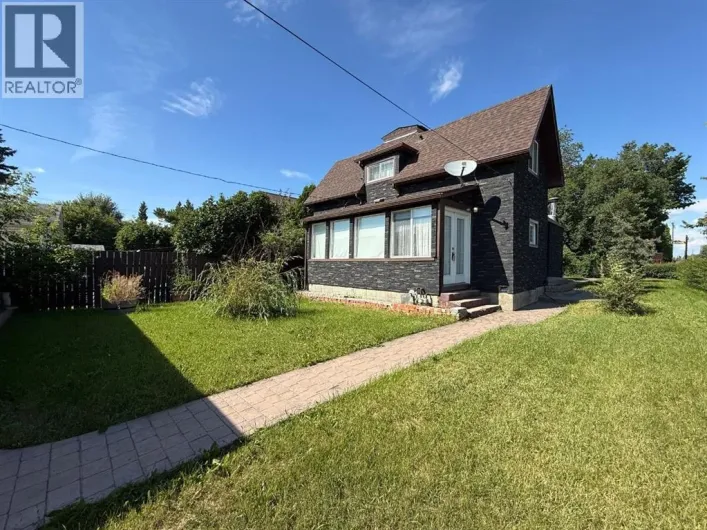 1037 4 Avenue, Wainwright
