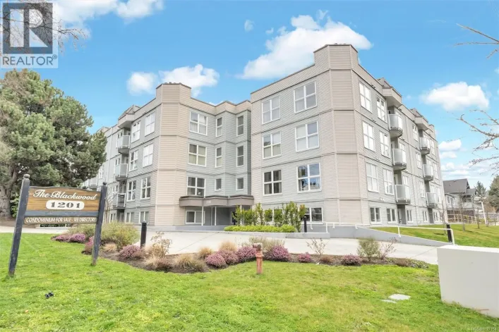 104 1201 Hillside Ave, Victoria