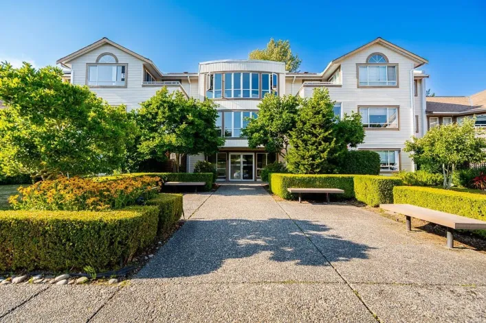 104 15991 THRIFT AVENUE, White Rock
