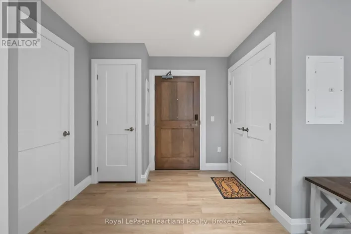 104 - 187 VICTORIA STREET W, North Huron