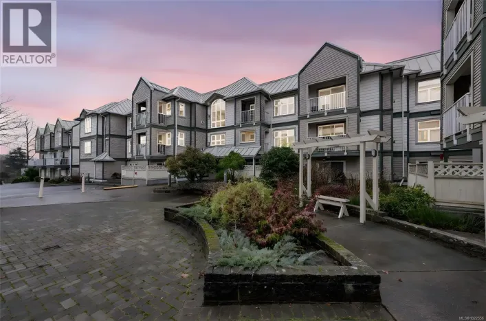 104 3008 Washington Ave, Victoria