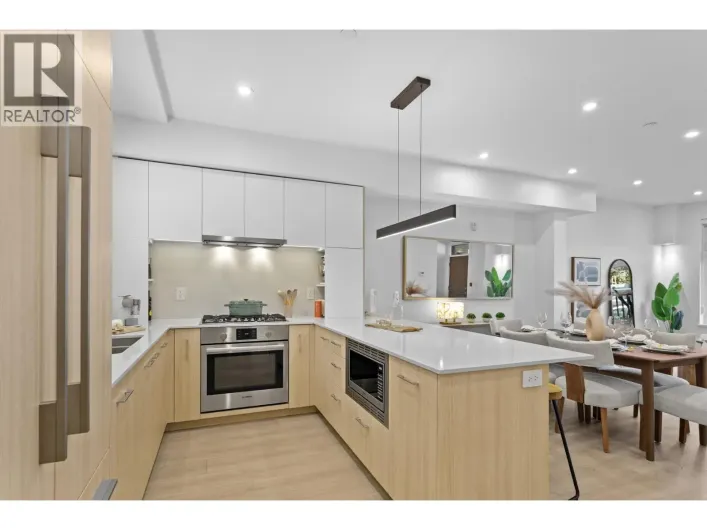 104 342 MOUNTAIN HIGHWAY, North Vancouver
