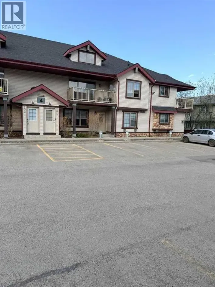 104, 4 Everridge Square SW, Calgary