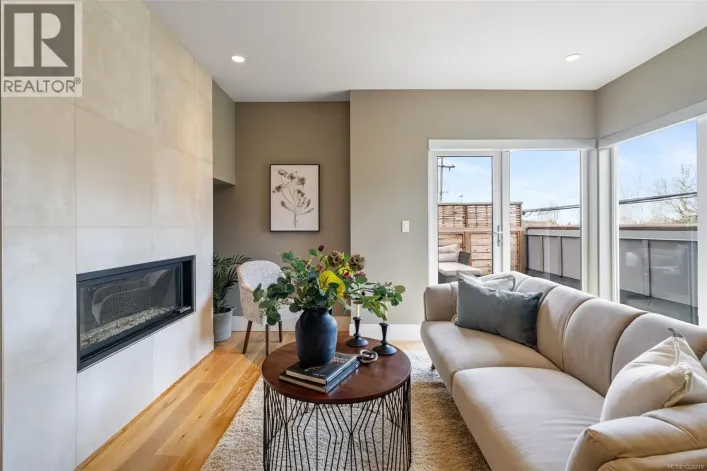 104 4343 TYNDALL Ave, Saanich