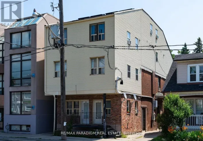 104 - 869 BROADVIEW AVENUE, Toronto