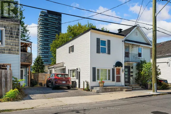 104 CARRUTHERS AVENUE, Ottawa