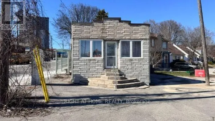 104 DANFORTH ROAD, Toronto