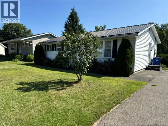 House for sale: 104 Manor Court, Woodstock