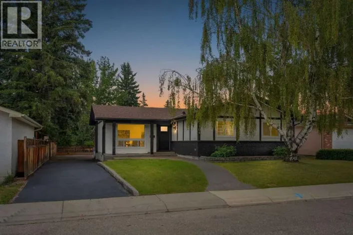 104 Oakmoor Place SW, Calgary