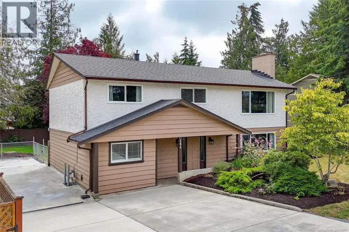 104 Pym St S, Parksville