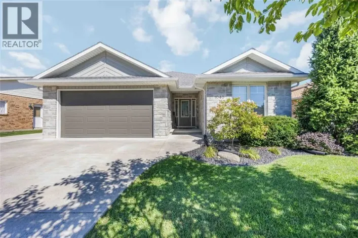 1040 FINCH DRIVE, Sarnia
