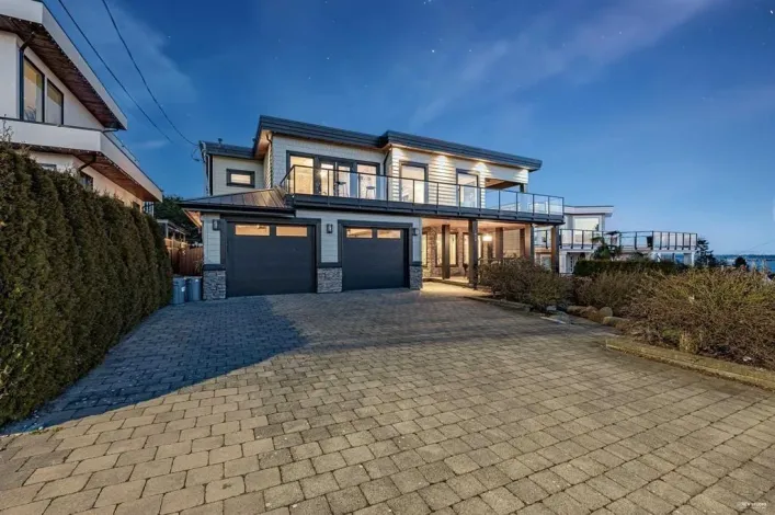 1040 LEE STREET, White Rock