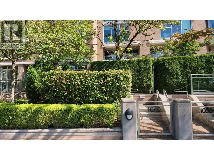 Row / Townhouse for sale: 1040 QUEBEC STREET, Vancouver