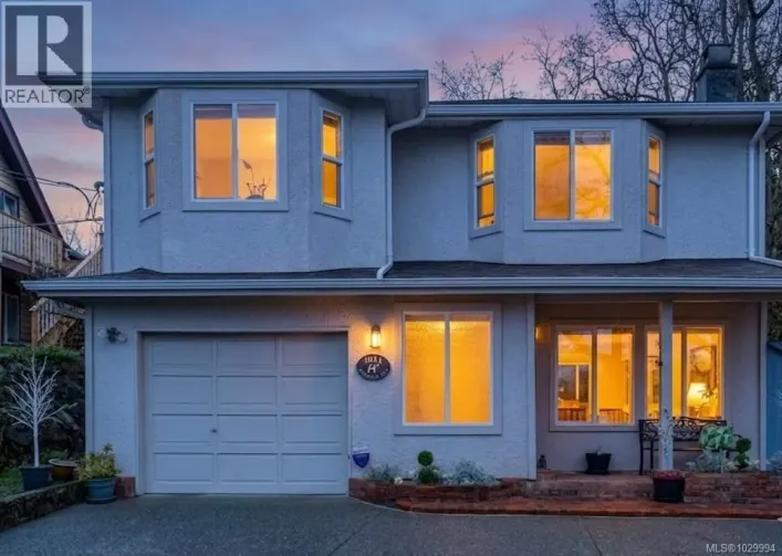 1041 Belmont Ave, Victoria