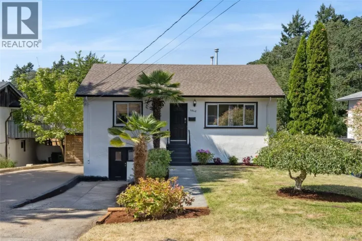 1042 Lodge Ave, Saanich