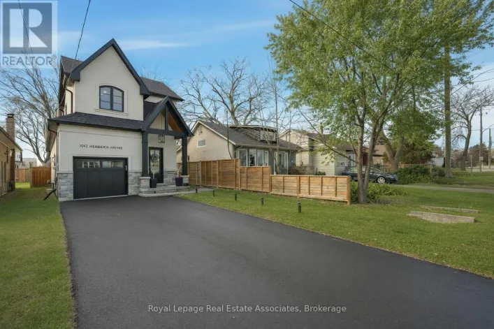1042 MEREDITH AVENUE, Mississauga