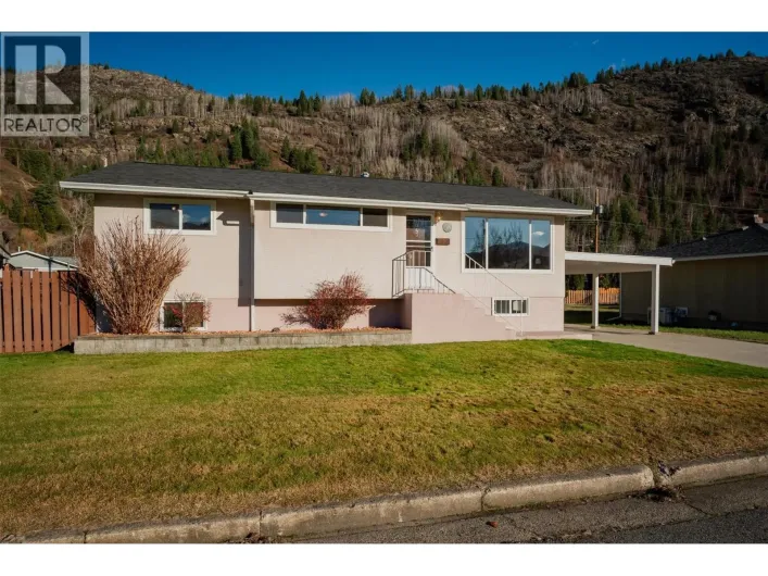 1043 Regan Crescent, Trail