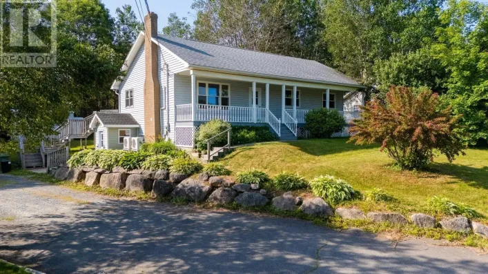 1045 Club Crescent, New Minas