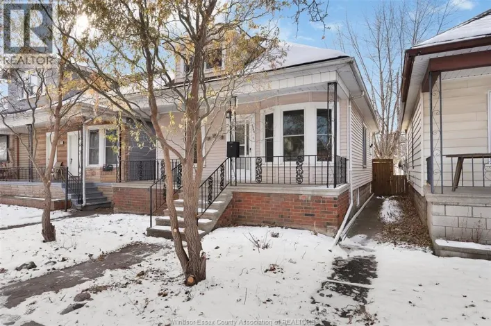 1045 GLADSTONE AVENUE, Windsor