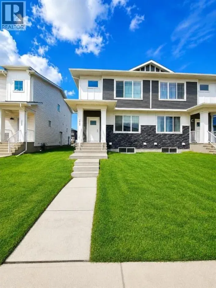 1045 West Lakeview Drive, Chestermere