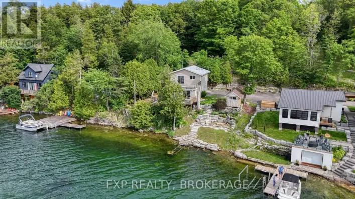 1048 LARK LANE, Frontenac