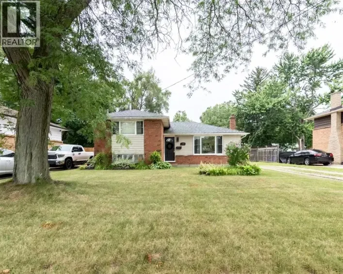 1049 INDIAN ROAD North, Sarnia