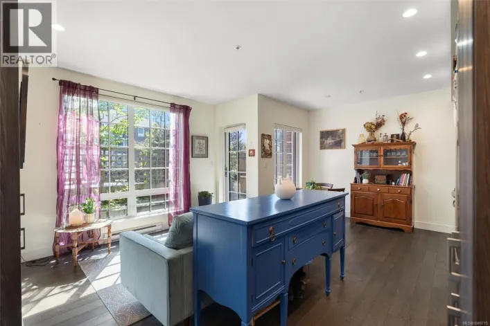 105 1011 Burdett Ave, Victoria