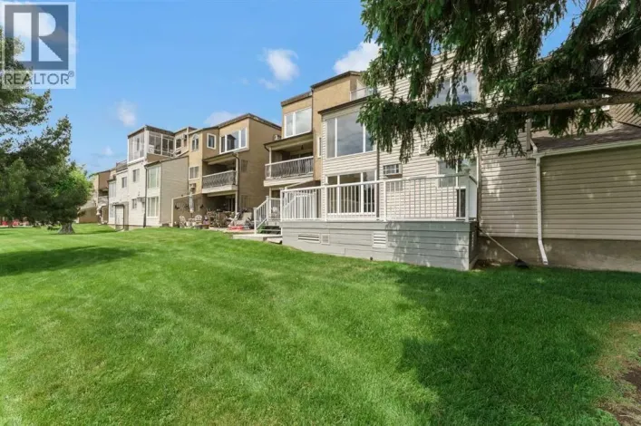 105, 1051 3 Street NW, Medicine Hat