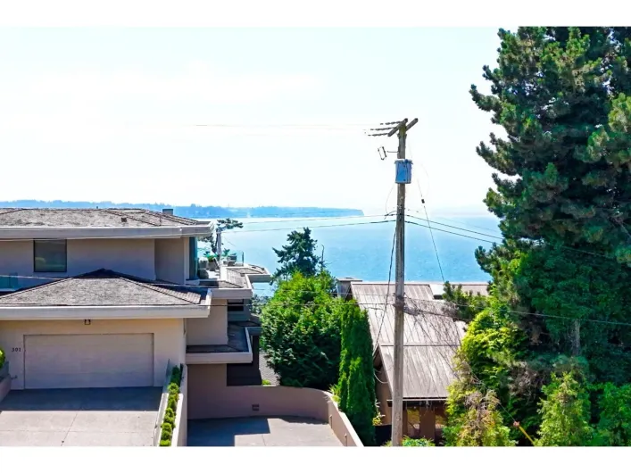 105 15041 PROSPECT AVENUE, White Rock
