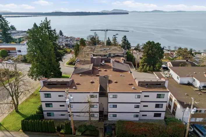 105 15041 PROSPECT AVENUE, White Rock