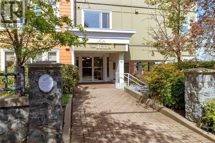 105 1514 Church Ave, Saanich