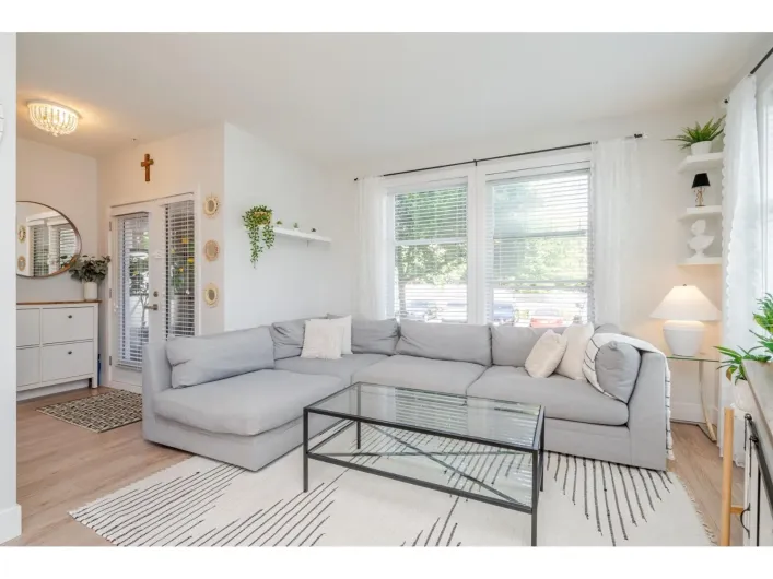 105 15956 86A AVENUE, Surrey