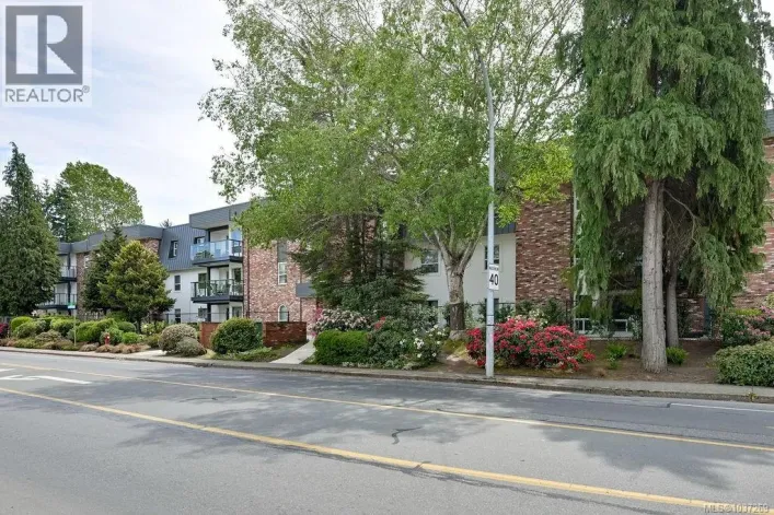105 1725 Cedar Hill Cross Rd, Saanich