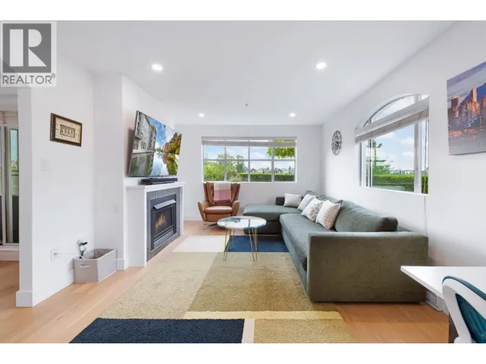 105 2 RENAISSANCE SQUARE, New Westminster