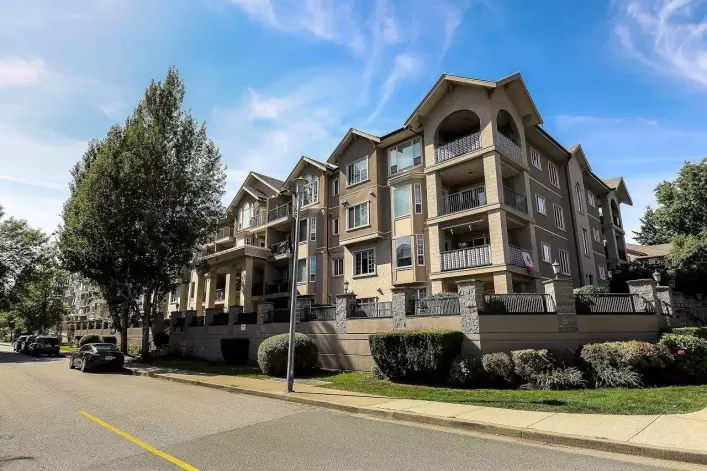 105 20281 53A AVENUE, Langley