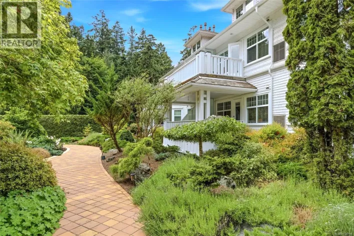105 292 Crescent Rd E, Qualicum Beach