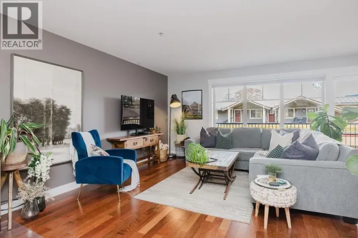 105 414 GOWER POINT ROAD, Gibsons